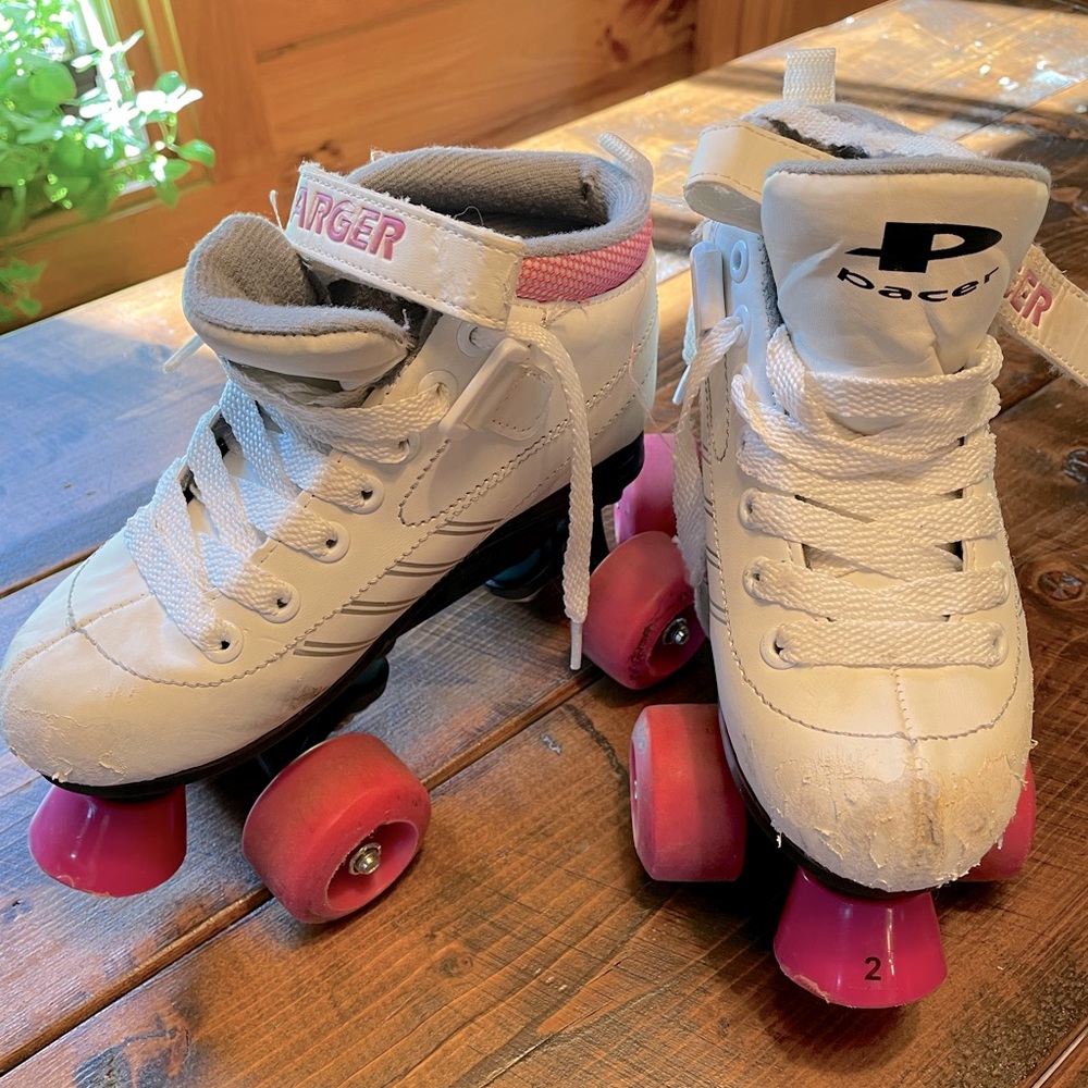 Roller Skates white big kid size 2 Brand Charger